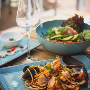 italian food, italian restaurant, pizzeria, pizzeria italia, restaurant food, restaurant table, restaurant photography, trattoria, hummus, mossels dish, shrimps salad, salad